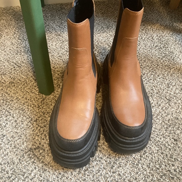 Marc Fisher Morgan Lug Chelsea Boots - Picture 4 of 6